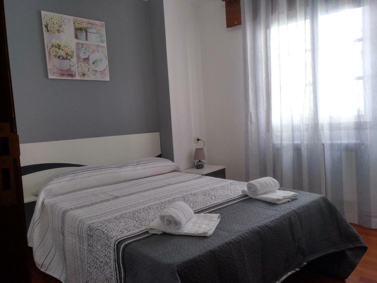 Apartamentos Enteros O Lagar Melide Kültér fotó